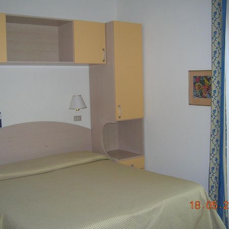 Hotel Ariella Milano Marittima Buitenkant foto