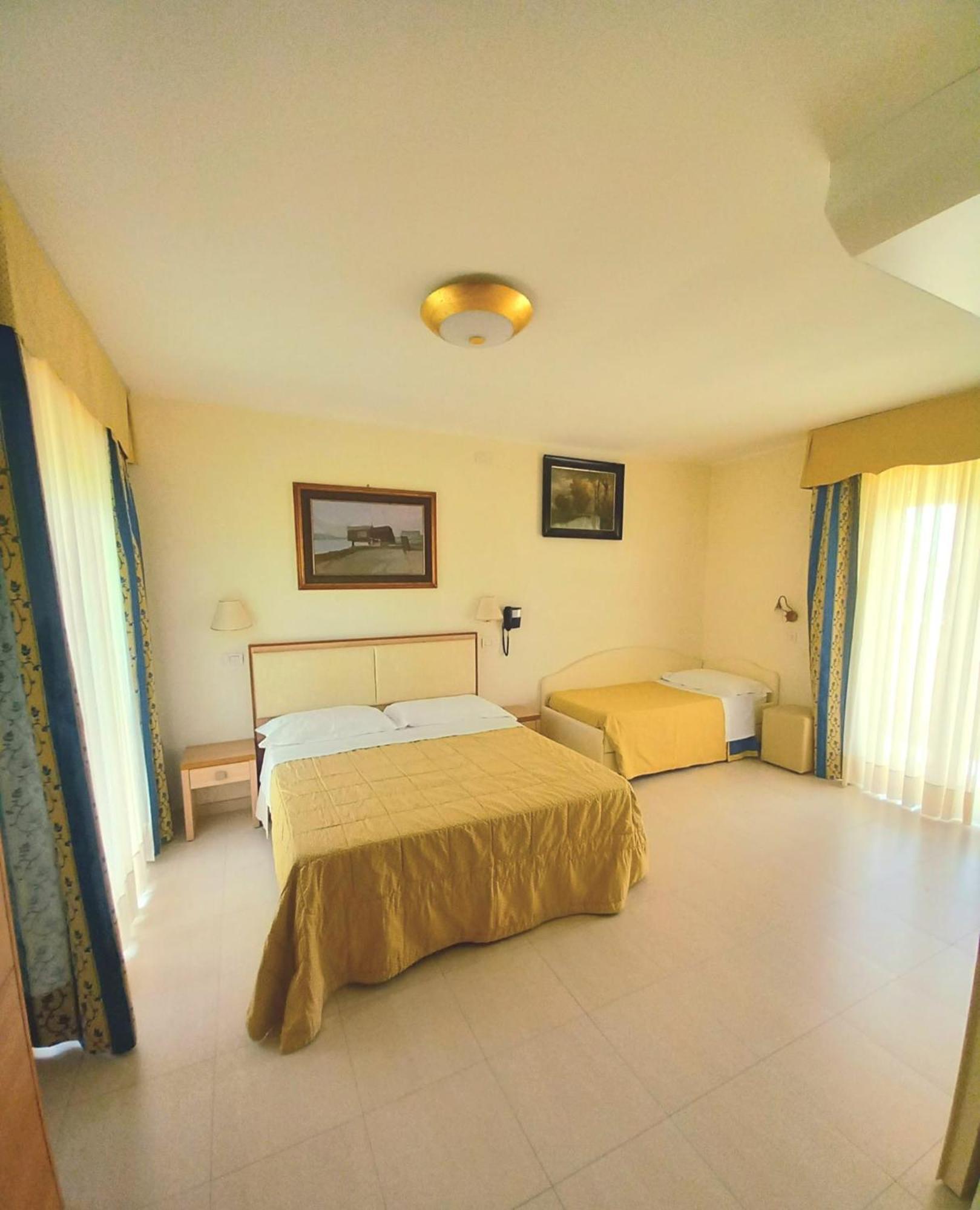 Hotel Ariella Milano Marittima Buitenkant foto