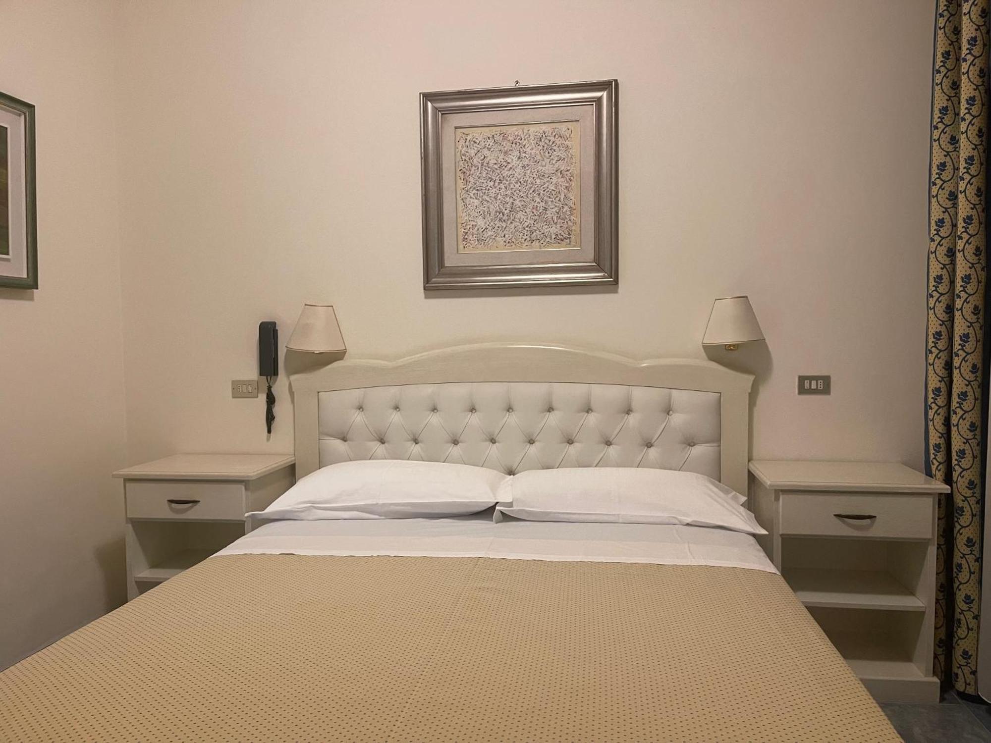 Hotel Ariella Milano Marittima Buitenkant foto