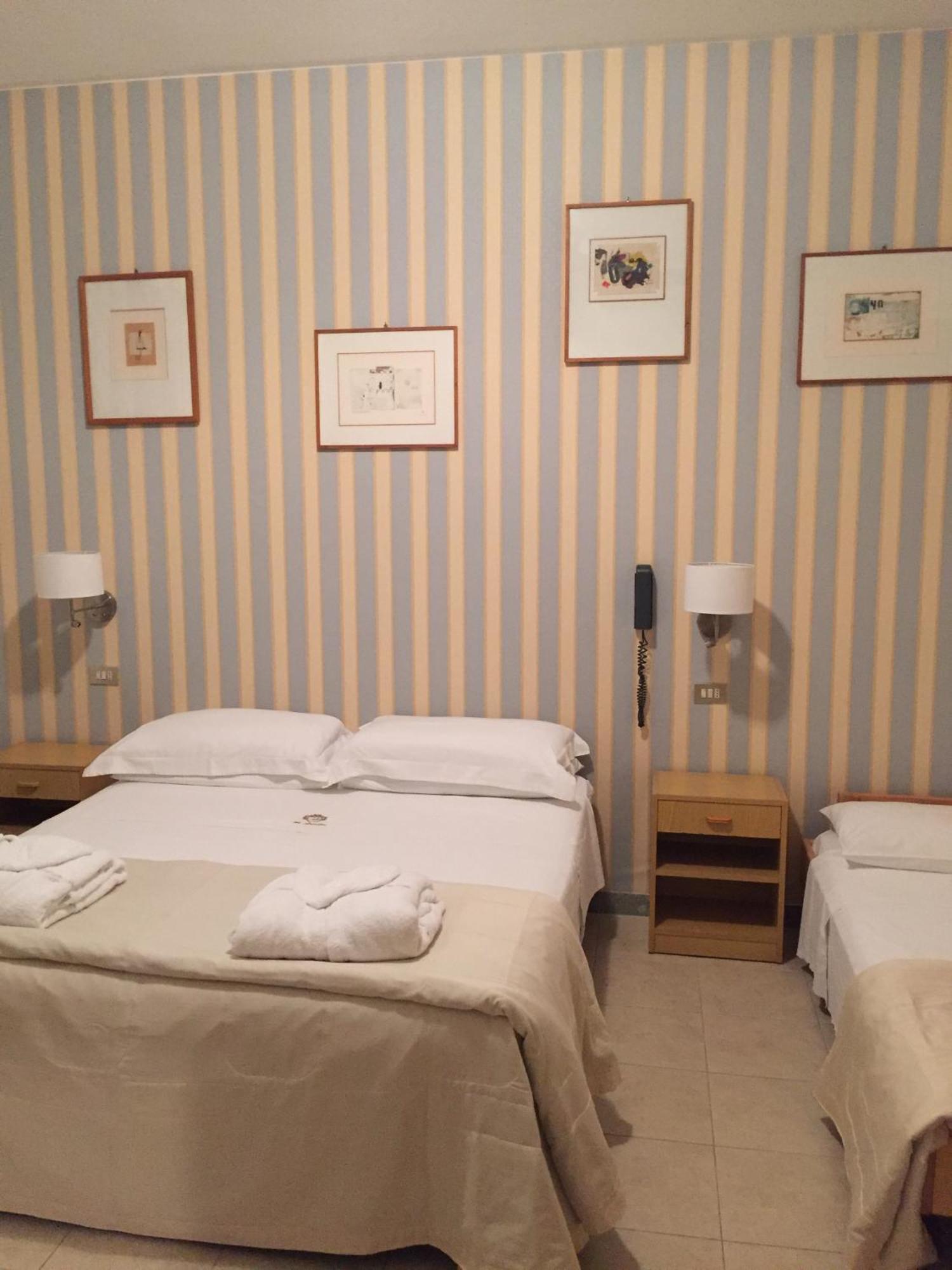 Hotel Ariella Milano Marittima Buitenkant foto