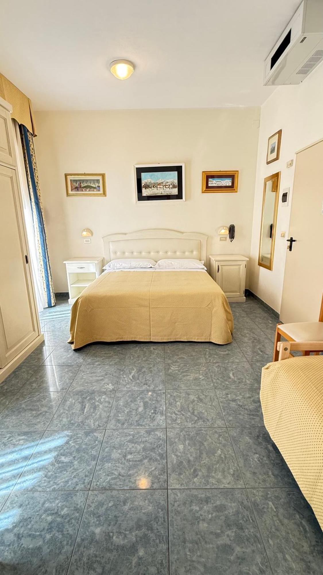 Hotel Ariella Milano Marittima Buitenkant foto