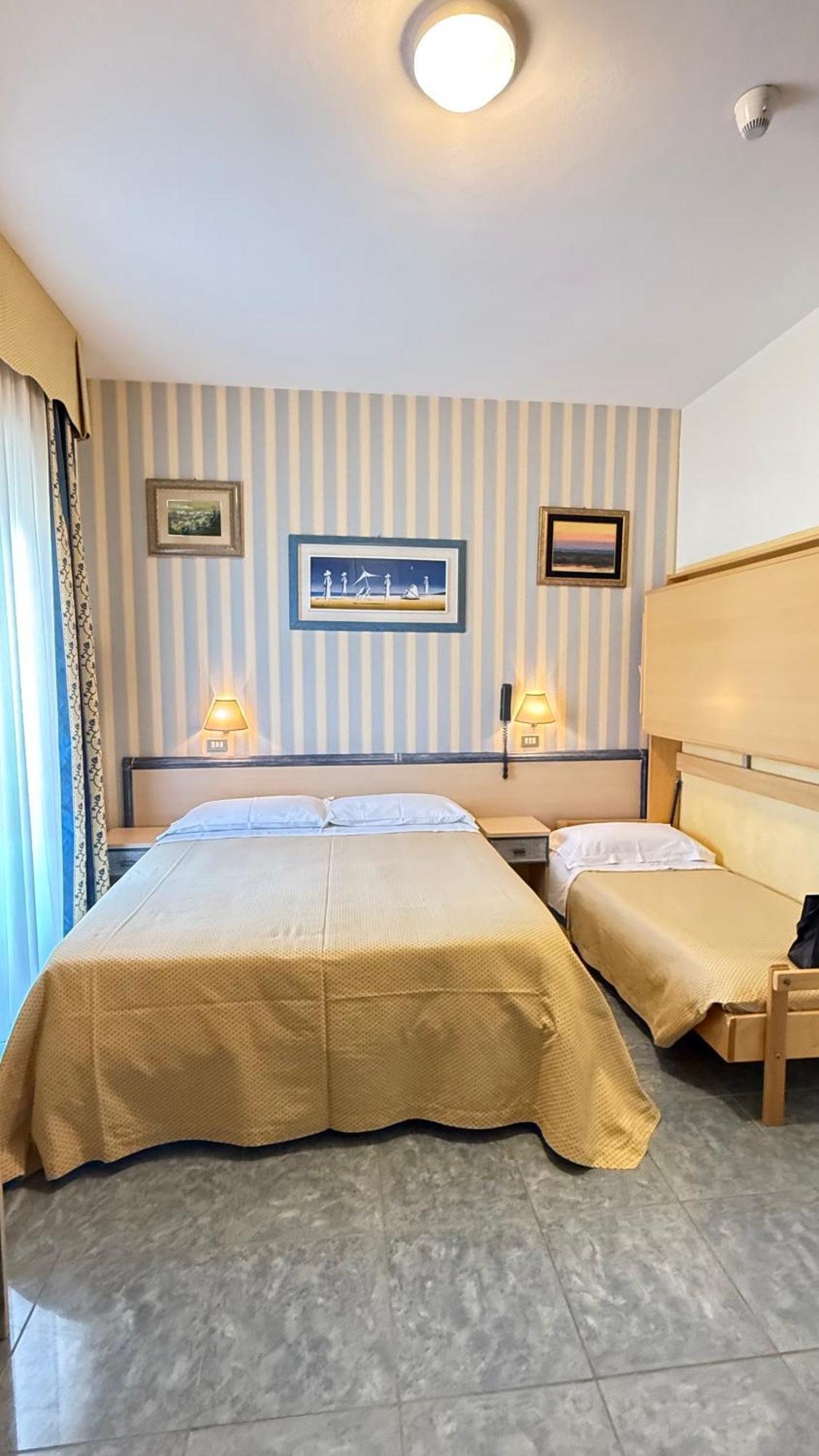 Hotel Ariella Milano Marittima Buitenkant foto