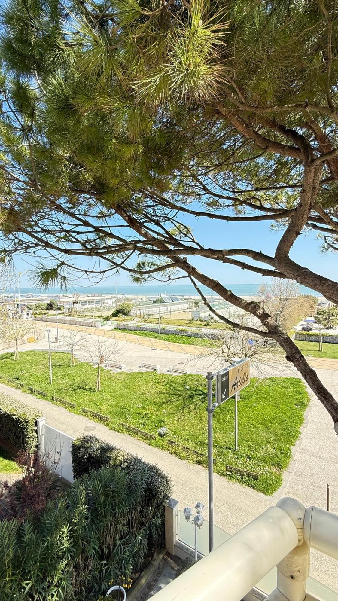 Hotel Ariella Milano Marittima Buitenkant foto
