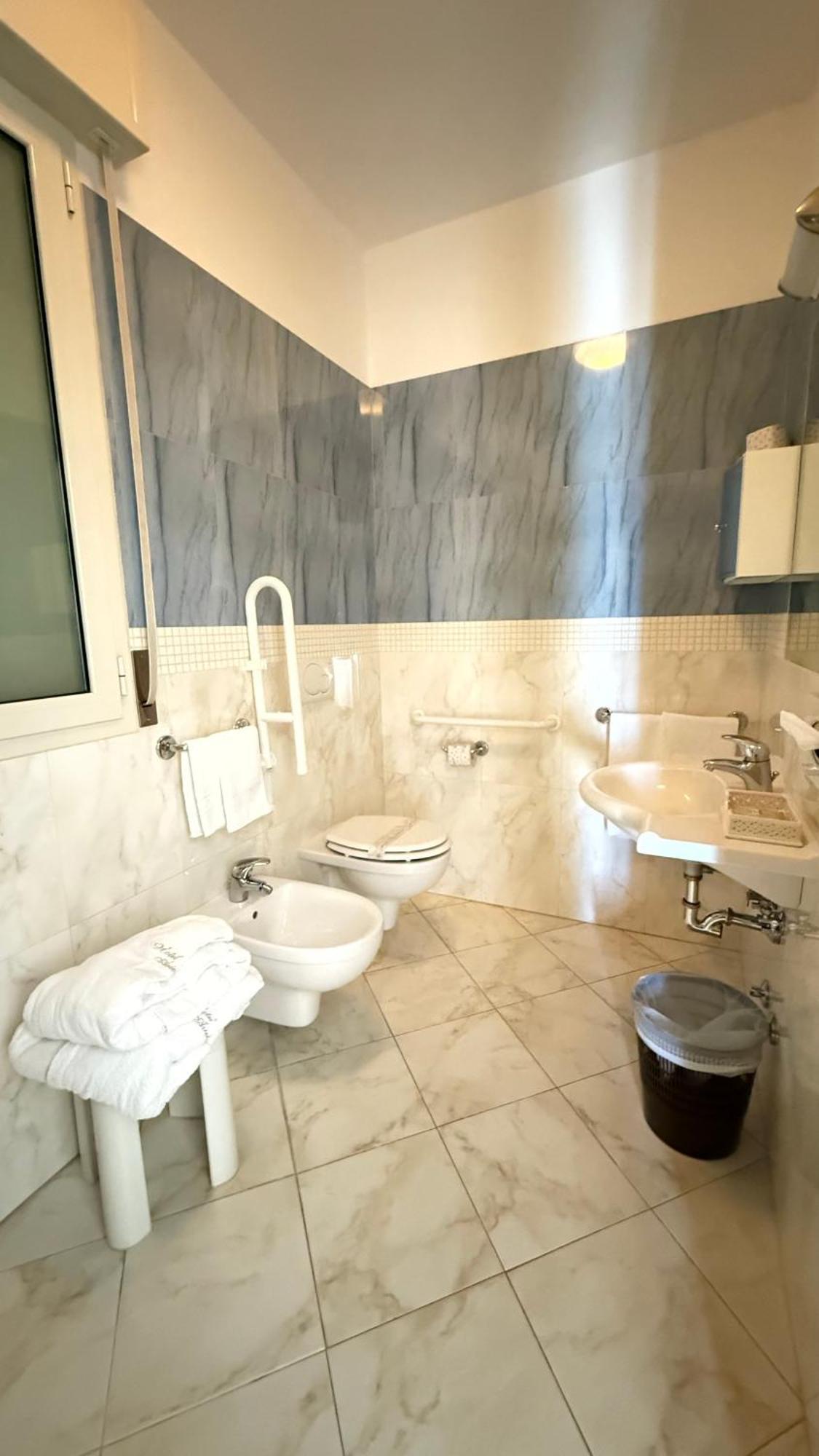Hotel Ariella Milano Marittima Buitenkant foto