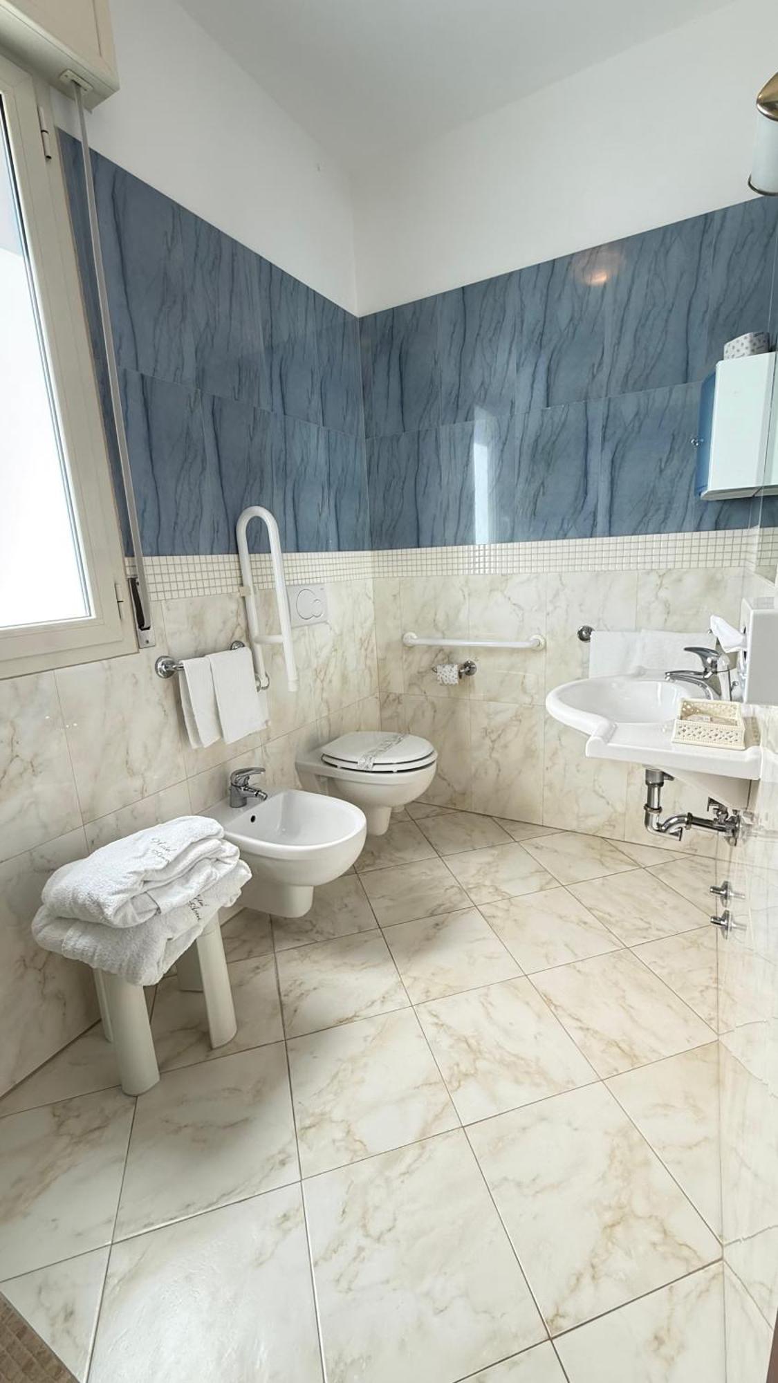 Hotel Ariella Milano Marittima Buitenkant foto